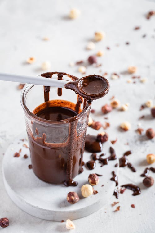 Low-carb chocolate and hazelnut spread