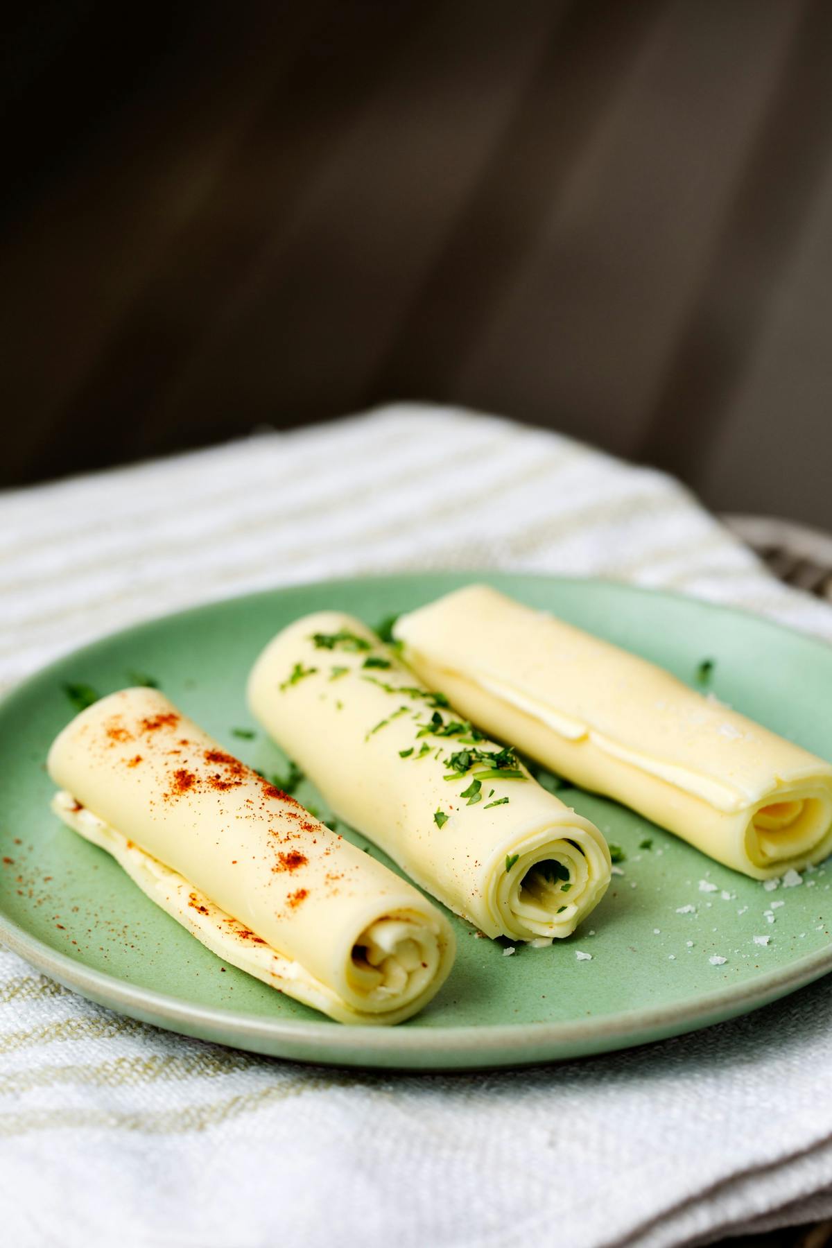 Keto cheese roll-ups