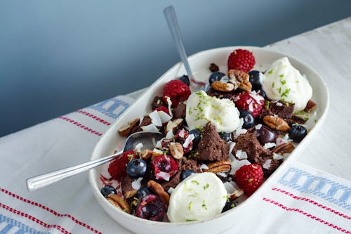 Low carb chocolate mess with berries and cream
