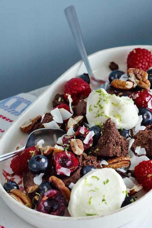 Low carb chocolate mess with berries and cream