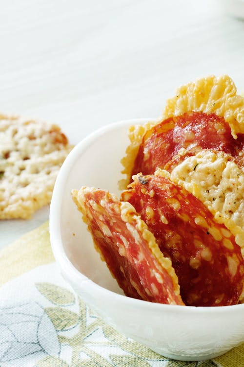 Keto salami and cheese chips