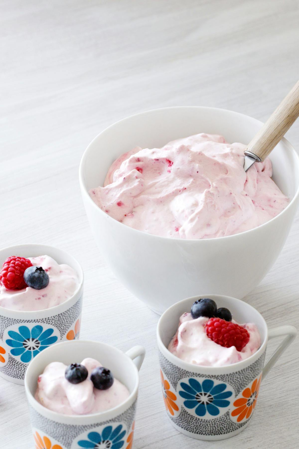Crunchy keto berry mousse