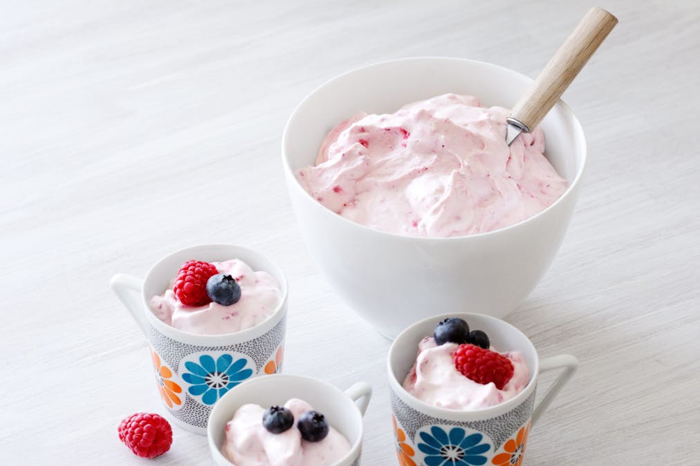 Crunchy keto berry mousse