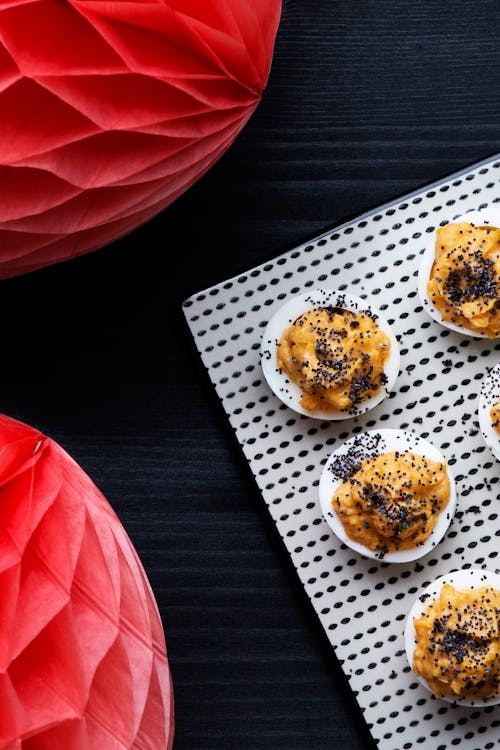 Spicy keto deviled eggs