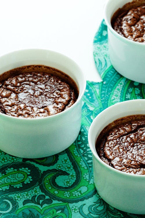 Low carb molten chocolate lava cake