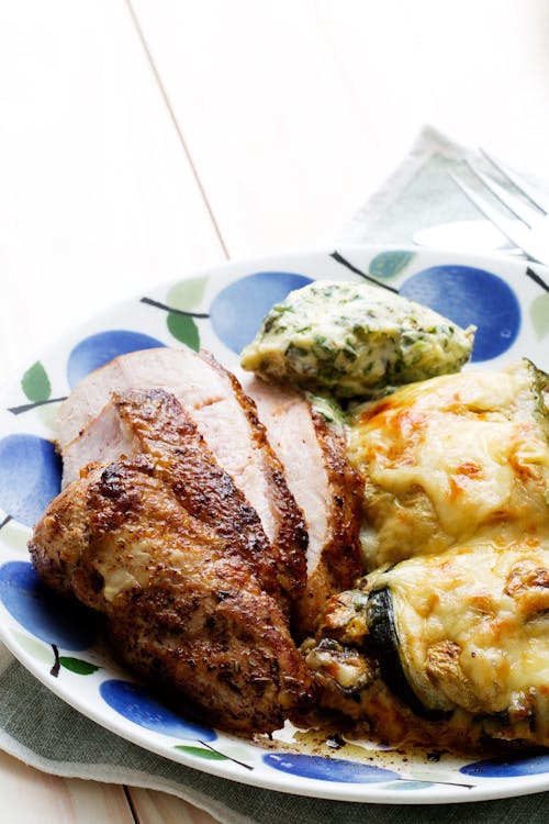 Keto zucchini roll-ups with chicken and herb butter