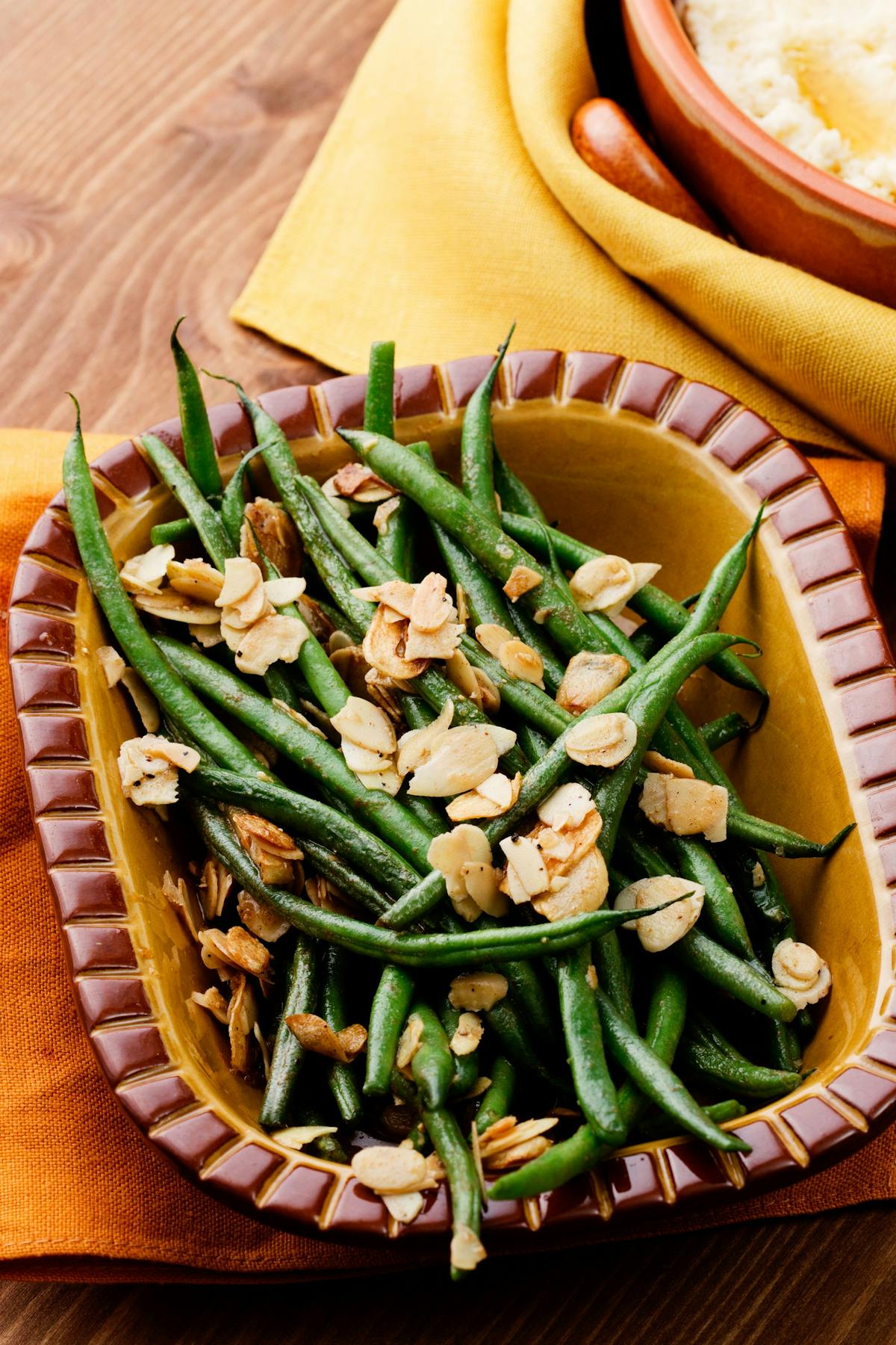 Green beans with garlic and almonds