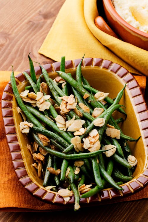 Green beans with garlic and almonds