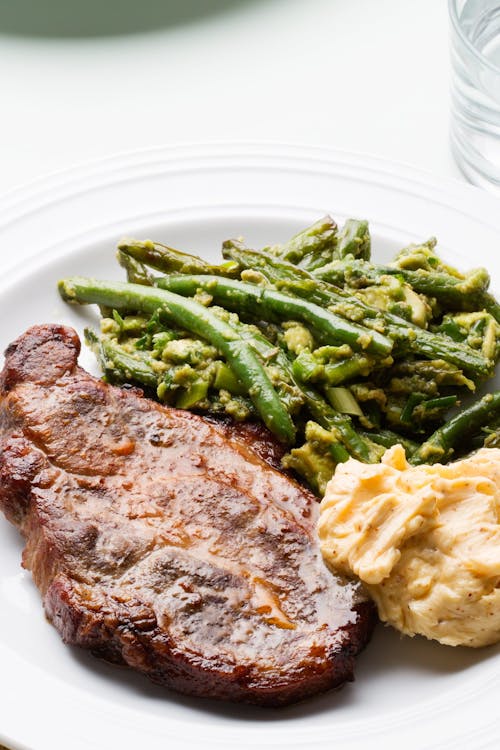 Keto chops with green beans and avocado
