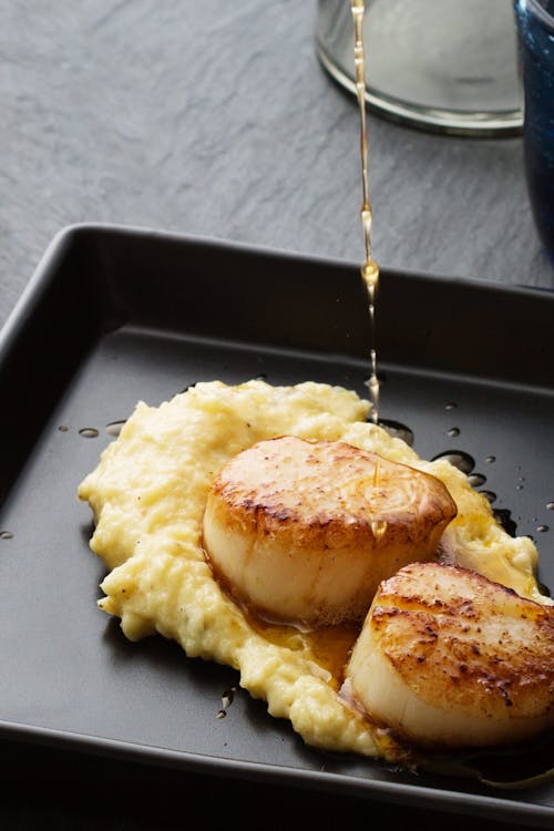 Scallops with parsnip purée and browned butter