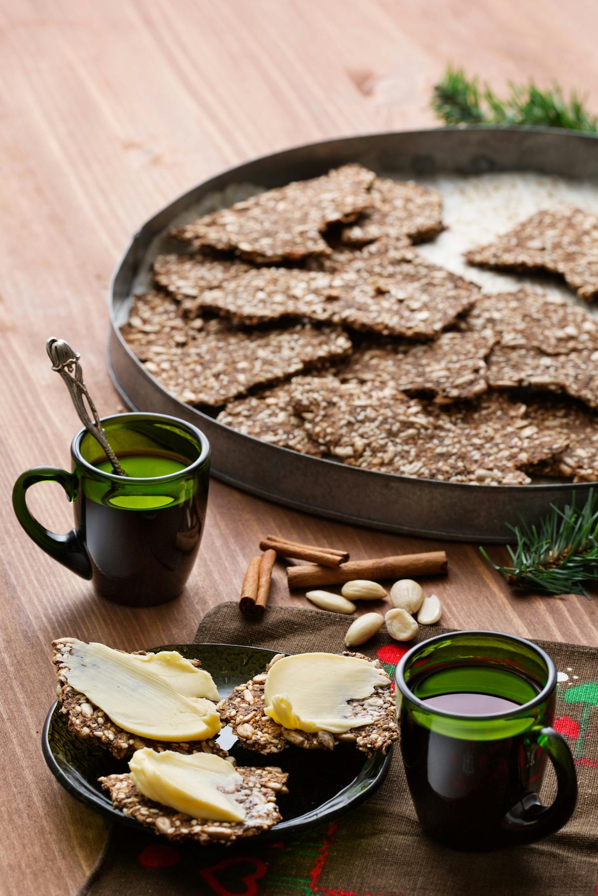 Low carb pumpkin spice crackers