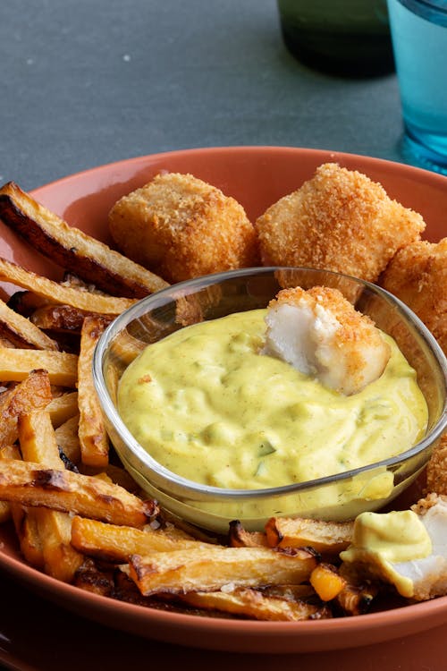 Low-carb fish and chips with tartar sauce
