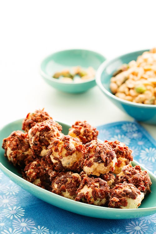 Keto cheddar cheese and bacon balls