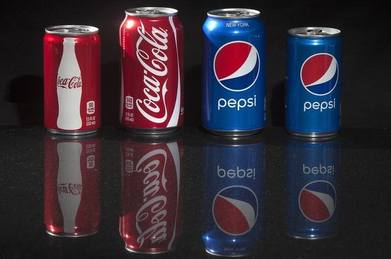 2017-04-19T184208Z_2_LYNXMPED3I1H8_RTROPTP_3_COKE-PEPSICO-CANS_original