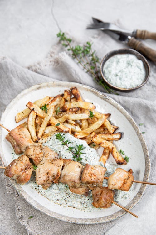Chicken skewers with low-carb fries and spinach dip