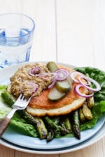 Low carb vegetarian cheeseburger