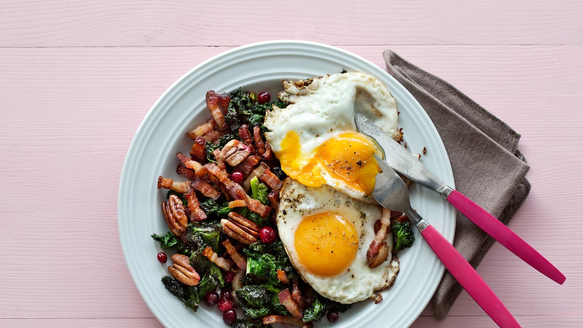 Keto fried eggs with kale and pork