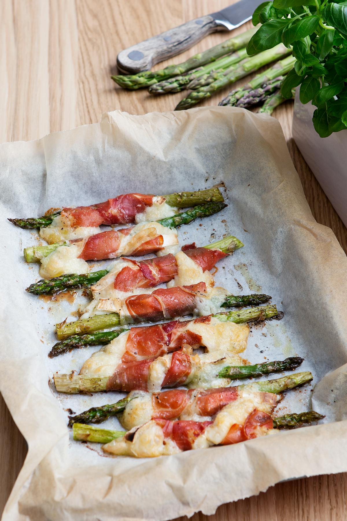 Keto prosciutto-wrapped asparagus with goat cheese