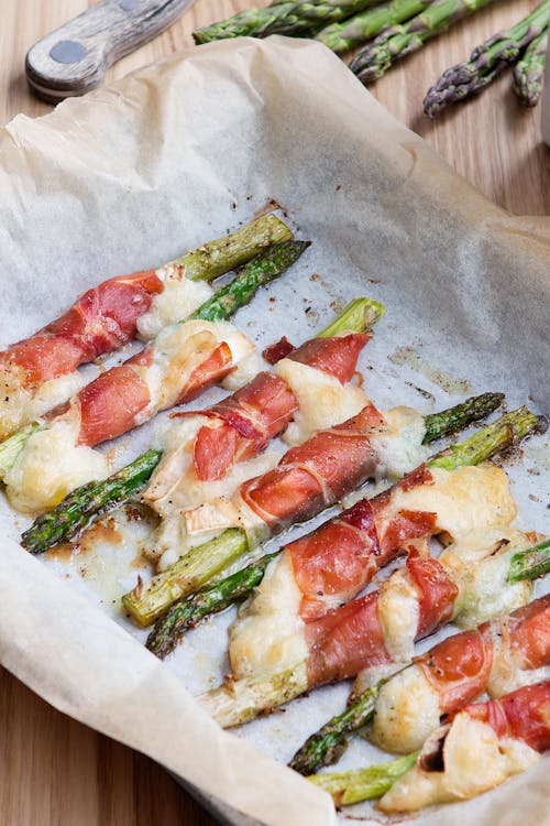 Keto prosciutto-wrapped asparagus with goat cheese
