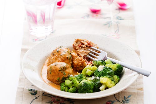 Italian chicken meatballs with cream sauce and broccoli