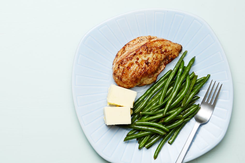Keto chicken and green beans plate