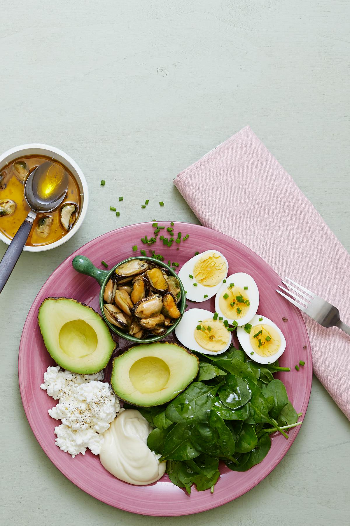 Keto smoked mussels plate