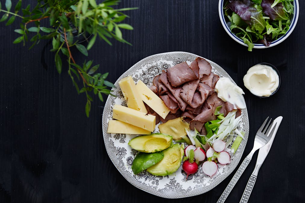 Keto roast beef and cheddar plate