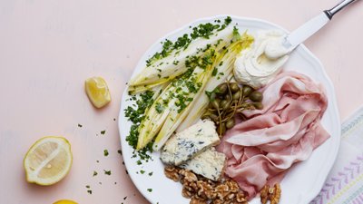 Keto prosciutto cotto and blue cheese plate