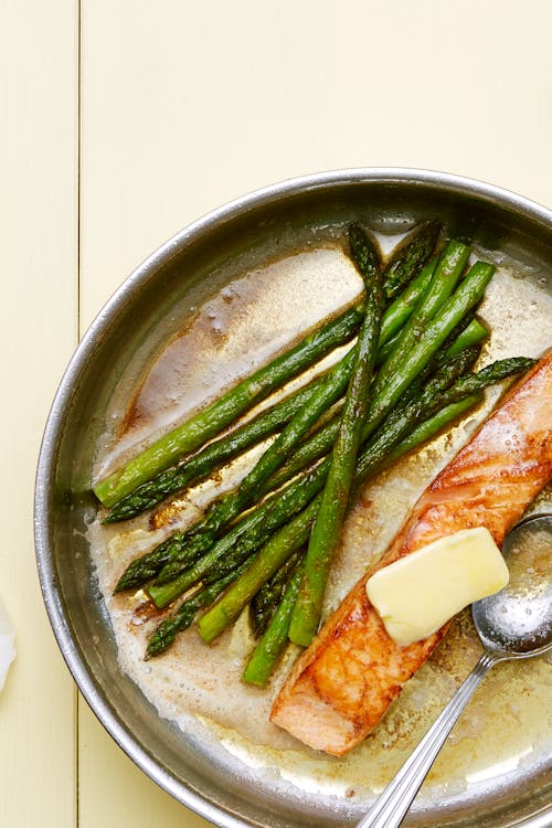 Keto fried salmon with asparagus