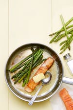 Keto fried salmon with asparagus