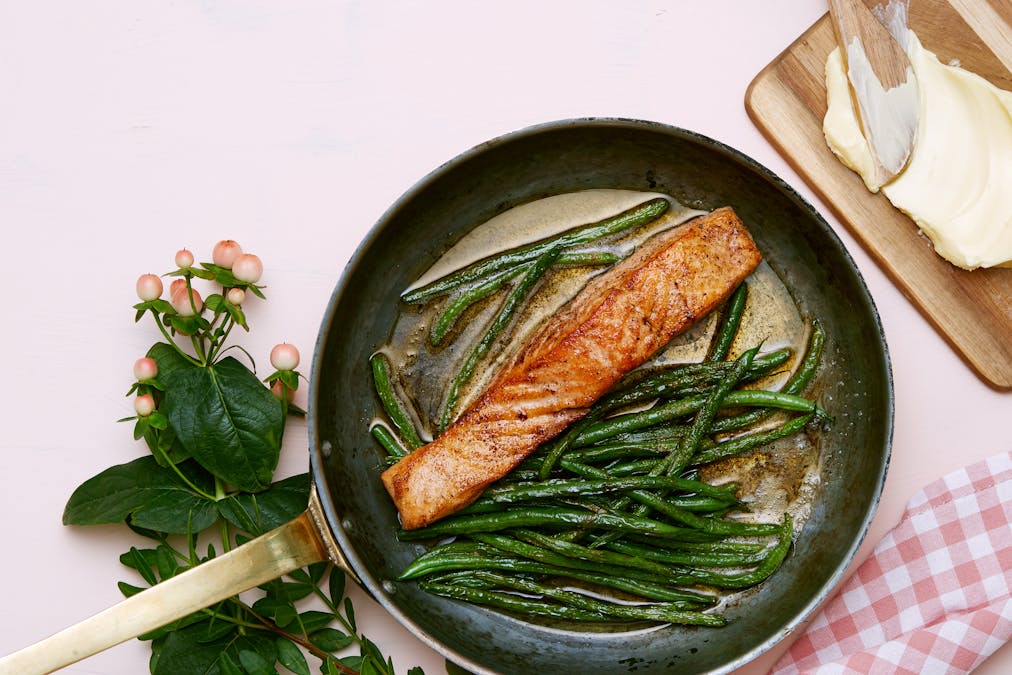 Keto fried salmon with green beans