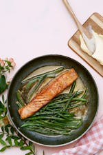 Keto fried salmon with green beans