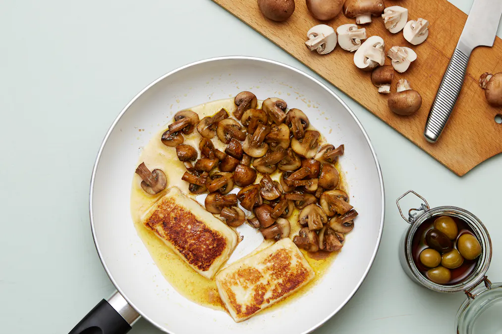 Keto fried halloumi cheese with mushrooms