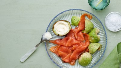 Keto smoked salmon and avocado plate