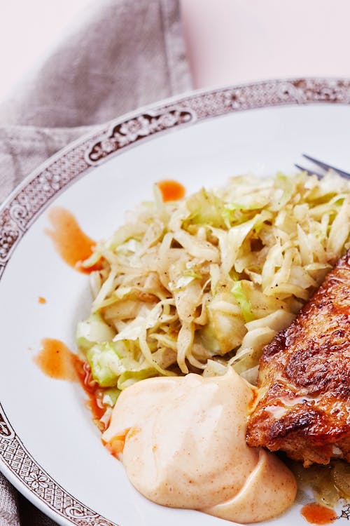 Keto Buffalo chicken with paprika mayo and butter-fried cabbage