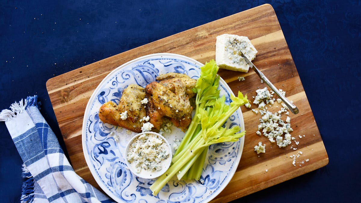Chicken wings with blue cheese dressing