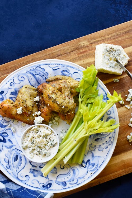 Chicken wings with blue cheese dressing