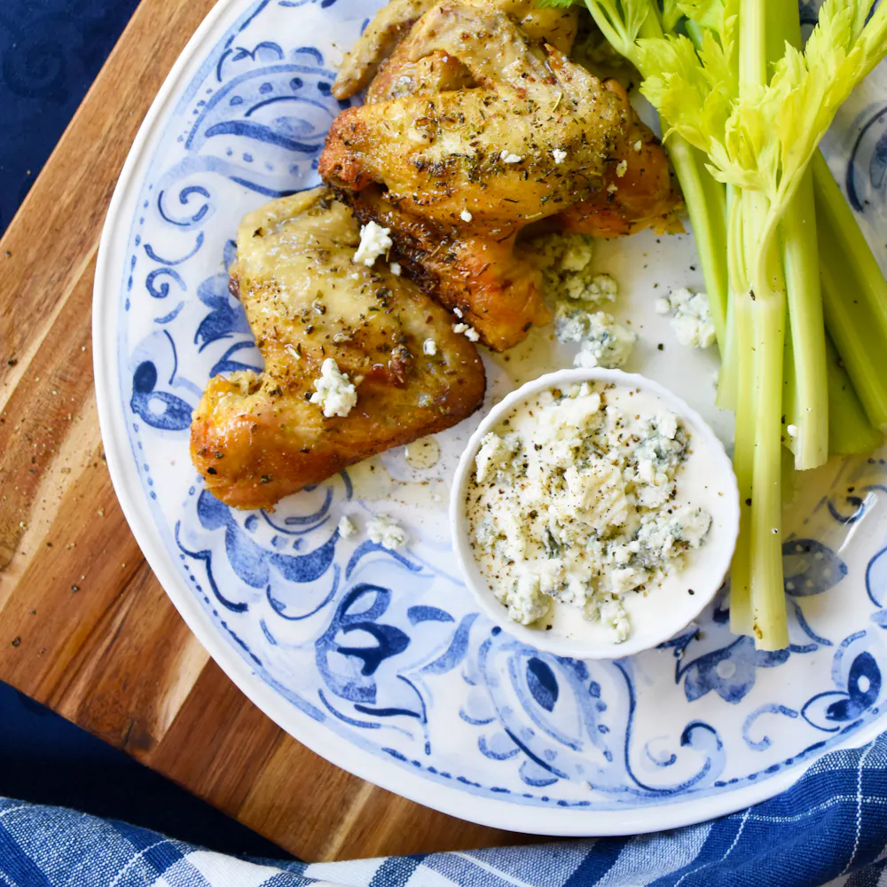 Chicken wings with blue cheese dressing Chicken wings with blue cheese dressing
