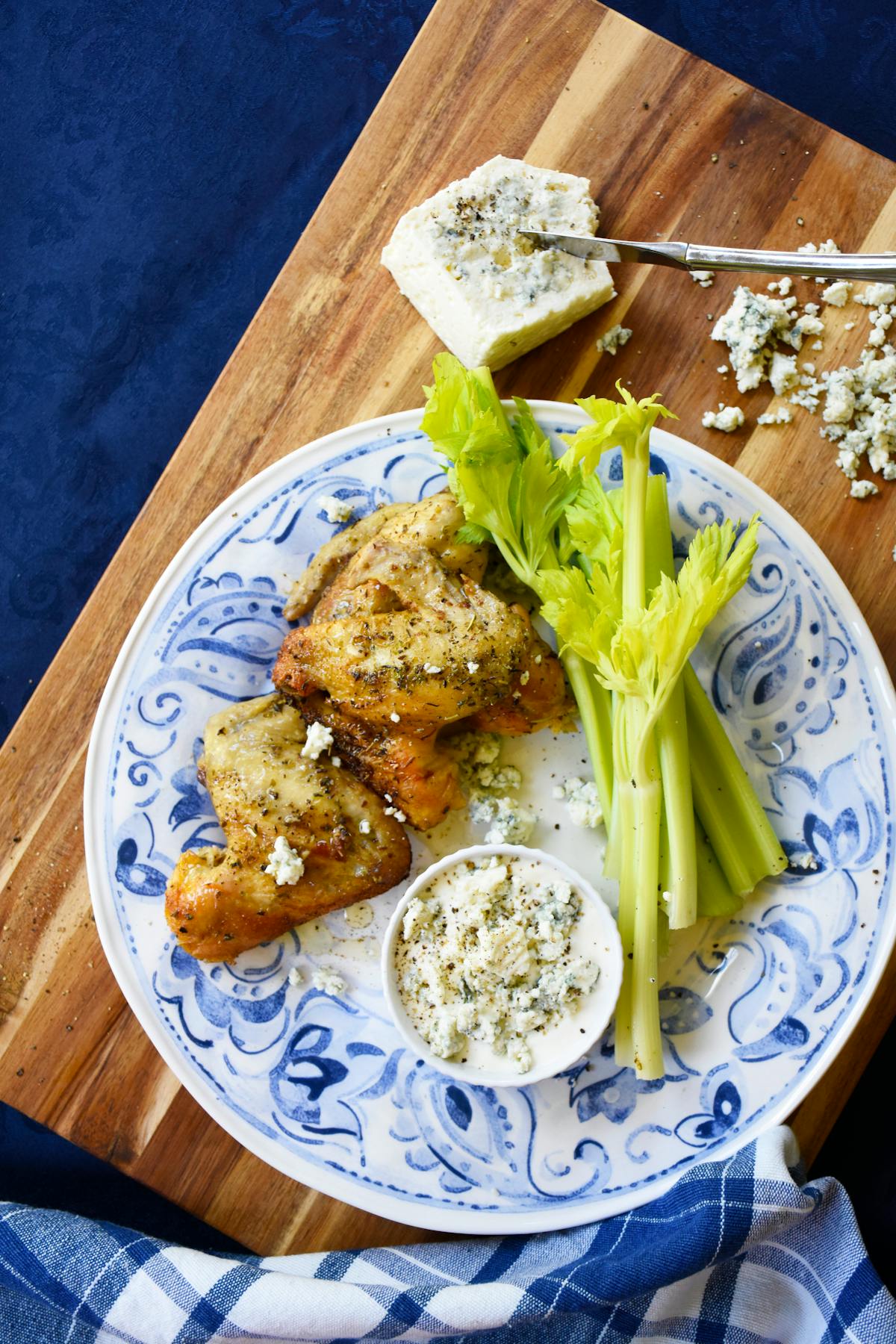 Chicken wings with blue cheese dressing