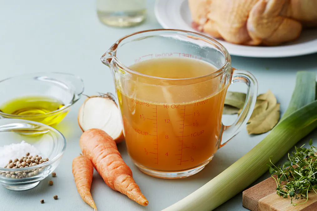 Homemade chicken stock