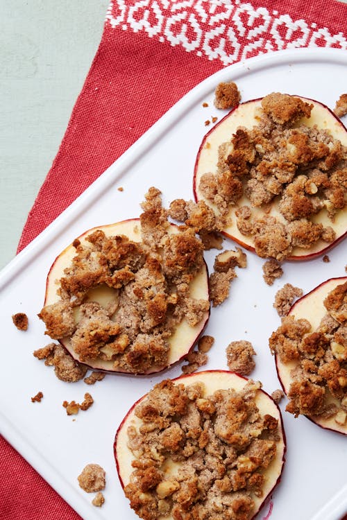 Low-carb baked apples