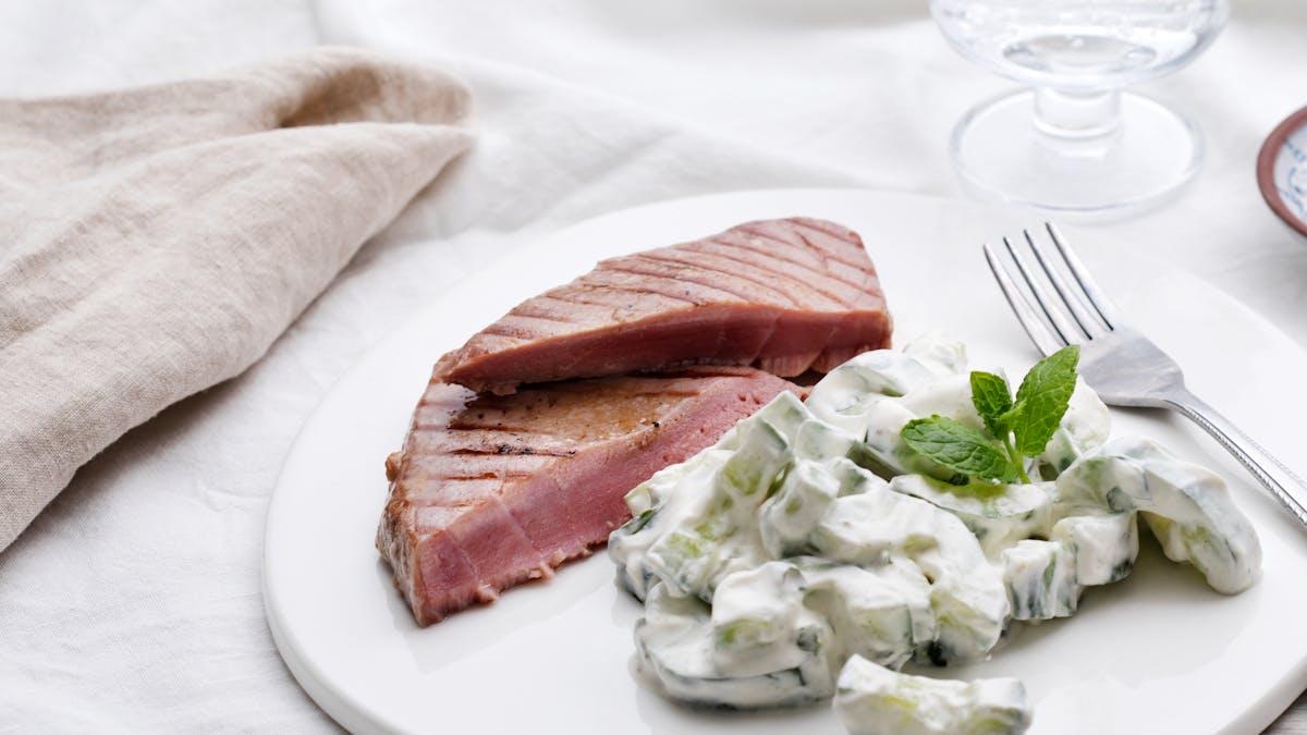Grilled tuna with raita salad