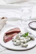 Grilled tuna with raita salad