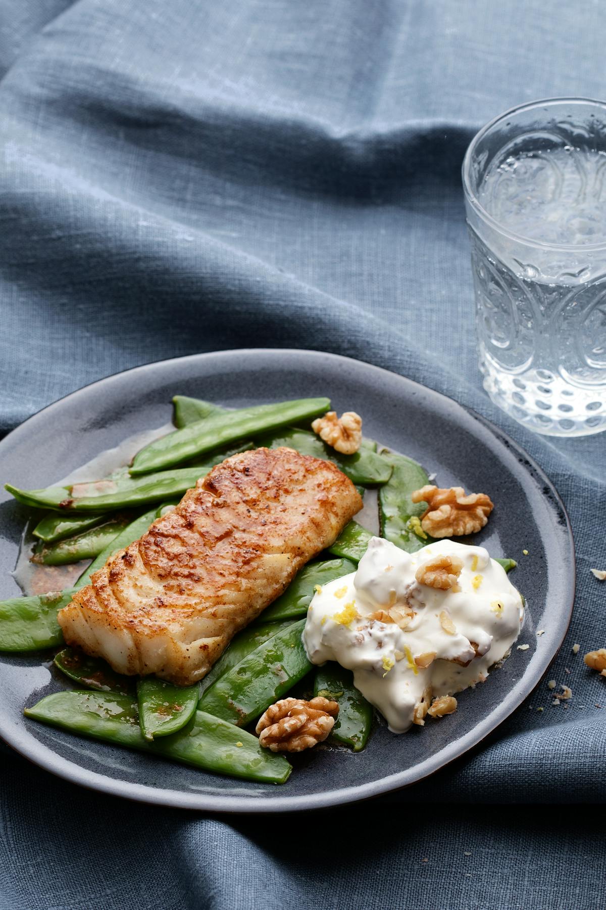 Fried fish with yogurt and walnut dip