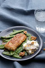 Fried fish with yogurt and walnut dip