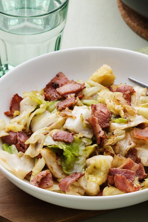 Keto fried cabbage with crispy bacon