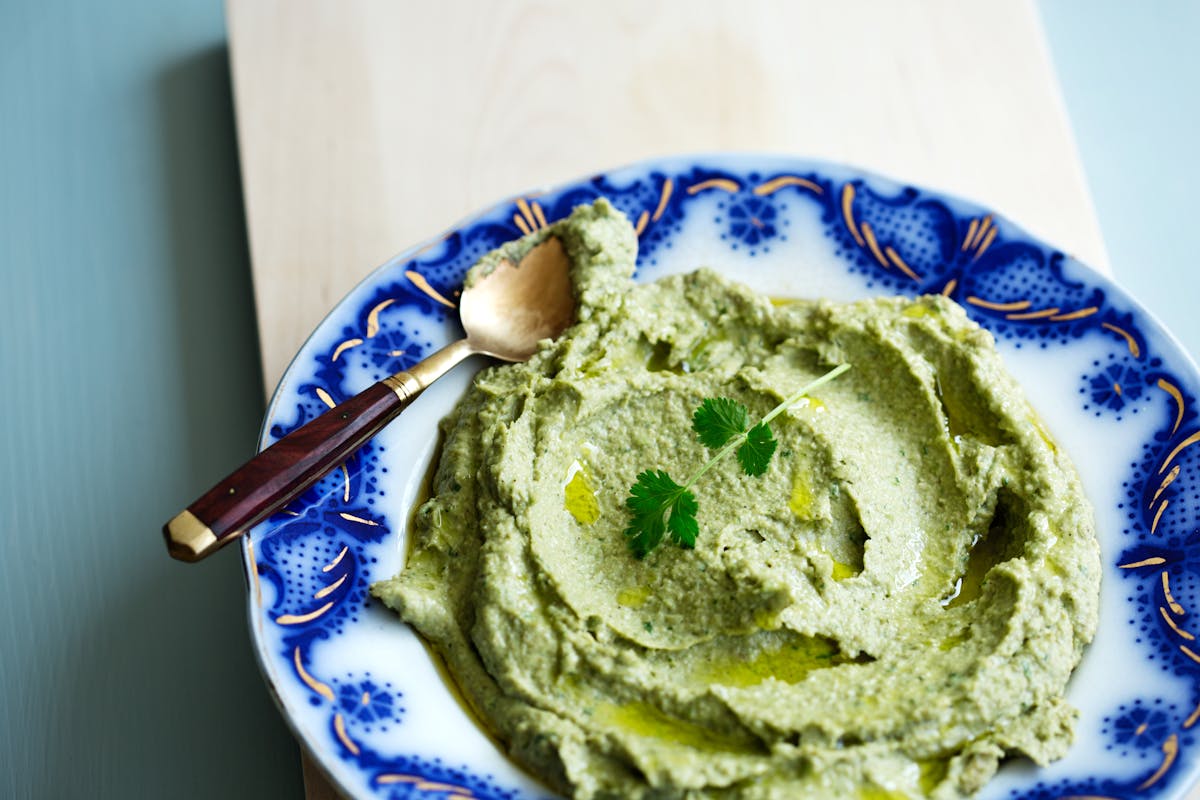 Keto avocado hummus