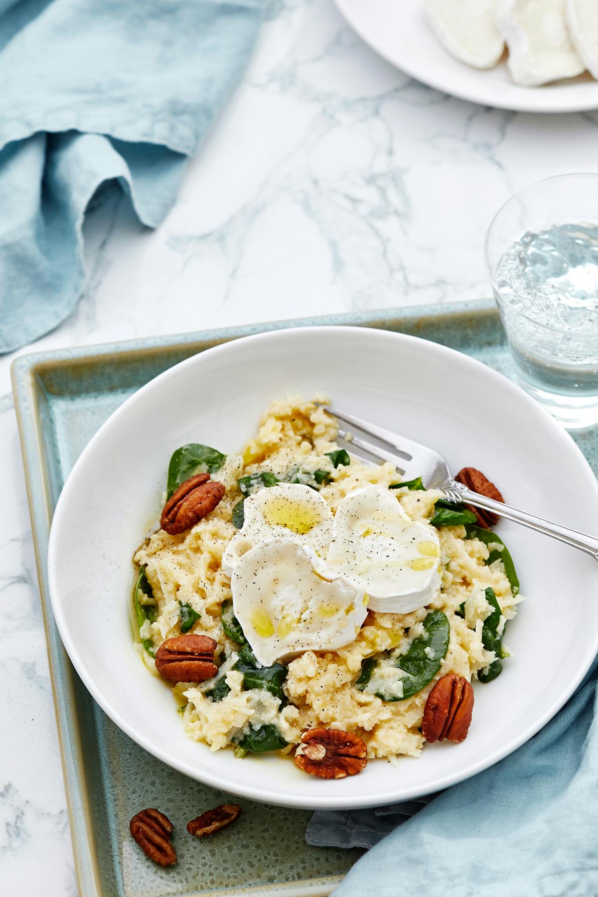 Creamy low-carb cauliflower risotto with spinach and goat cheese