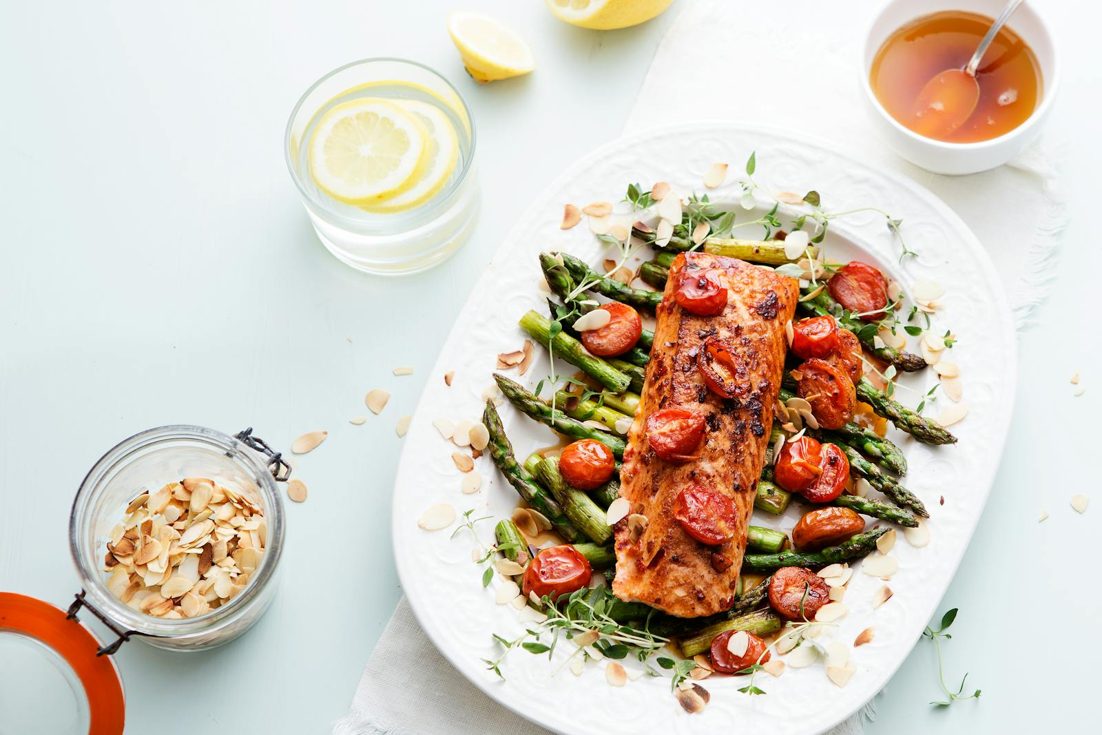 Keto Salmon with Pesto and Spinach - Recipe - Diet Doctor