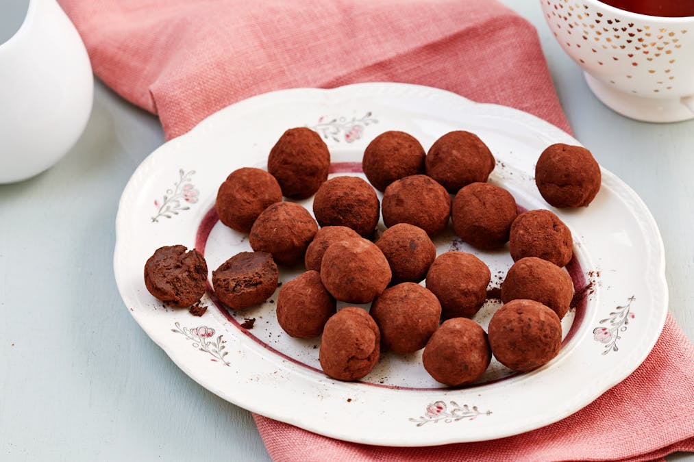 Low carb chocolate avocado truffles